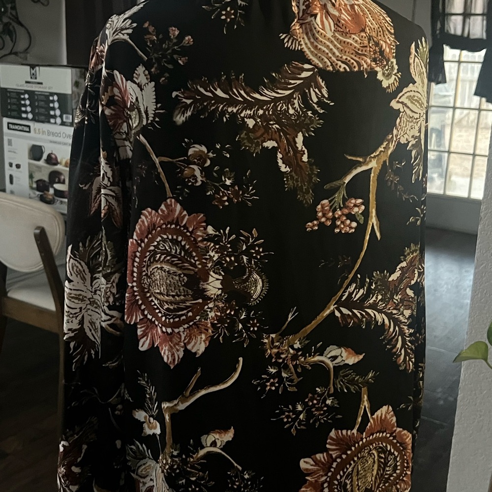 Elegant Black and Brown Blouse - Picture 9 of 11